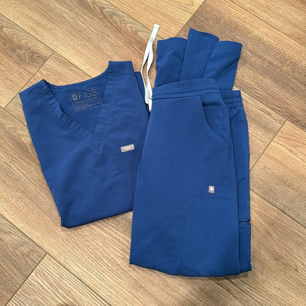 Figs blue scrub set